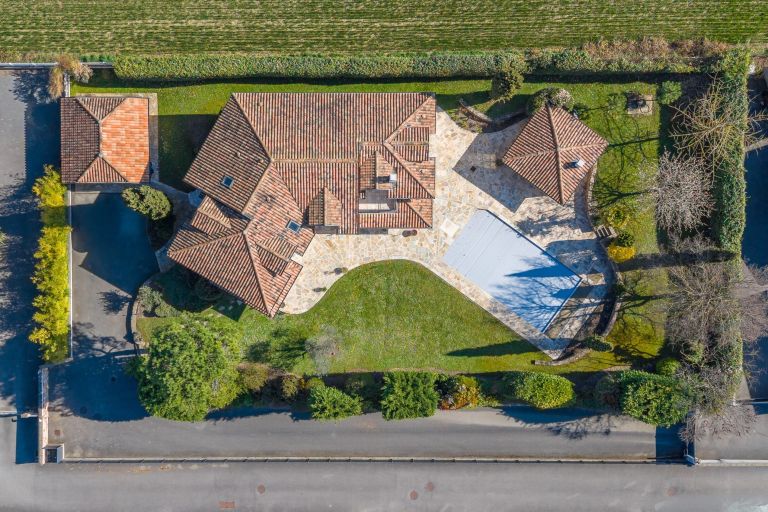 house 10 Rooms for sale on VEIGY FONCENEX (74140)