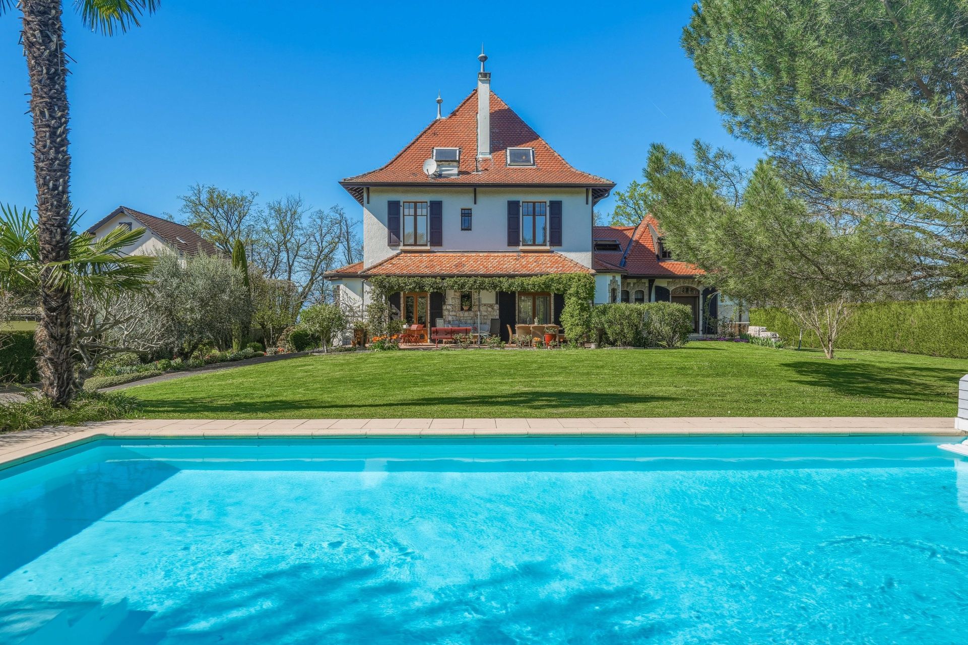 house 9 Rooms for sale on THONON LES BAINS (74200)