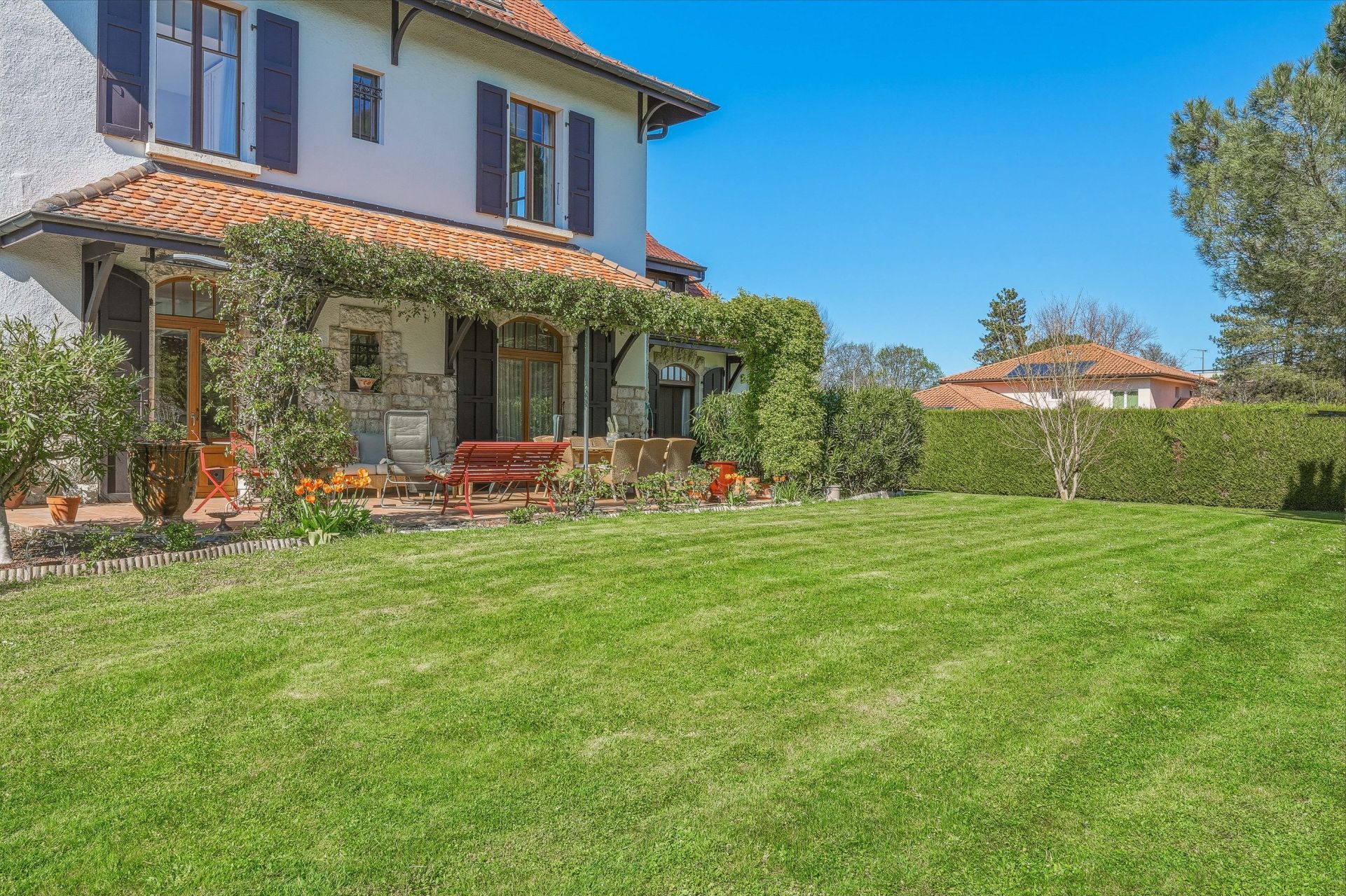 house 9 Rooms for sale on THONON LES BAINS (74200)