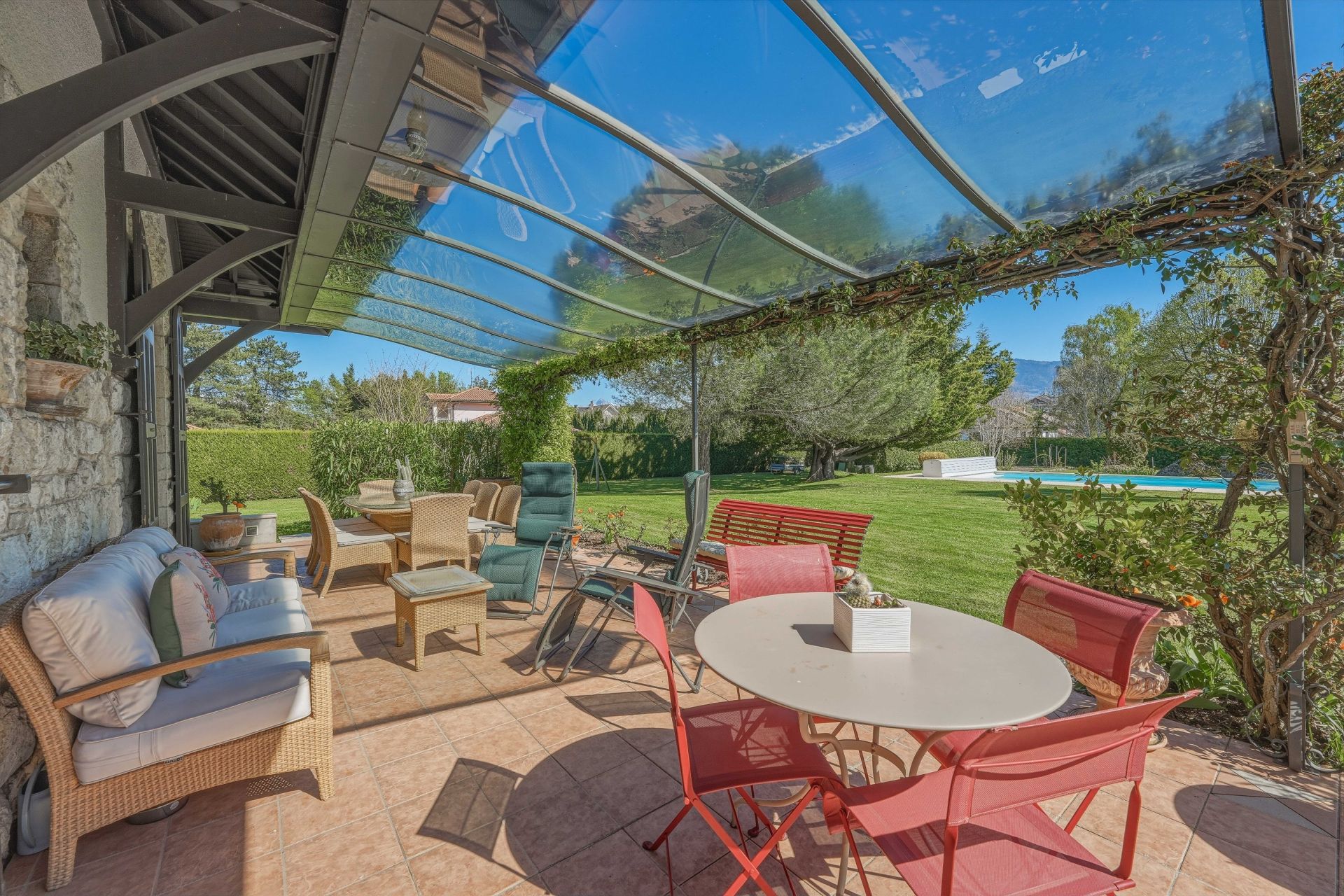 house 9 Rooms for sale on THONON LES BAINS (74200)