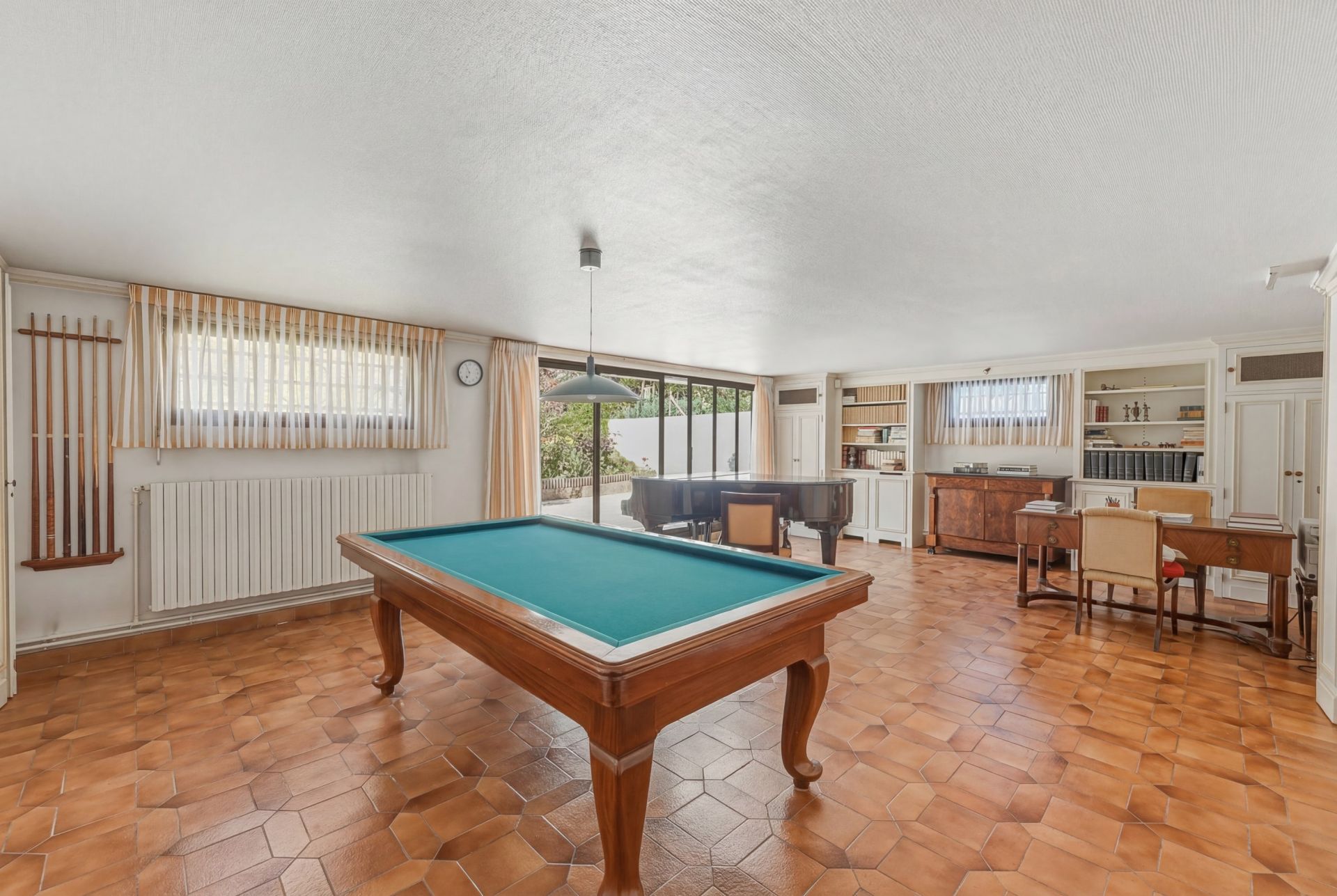 house 9 Rooms for sale on THONON LES BAINS (74200)