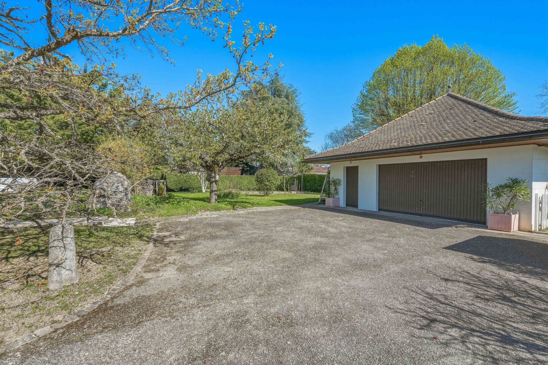 house 9 Rooms for sale on THONON LES BAINS (74200)