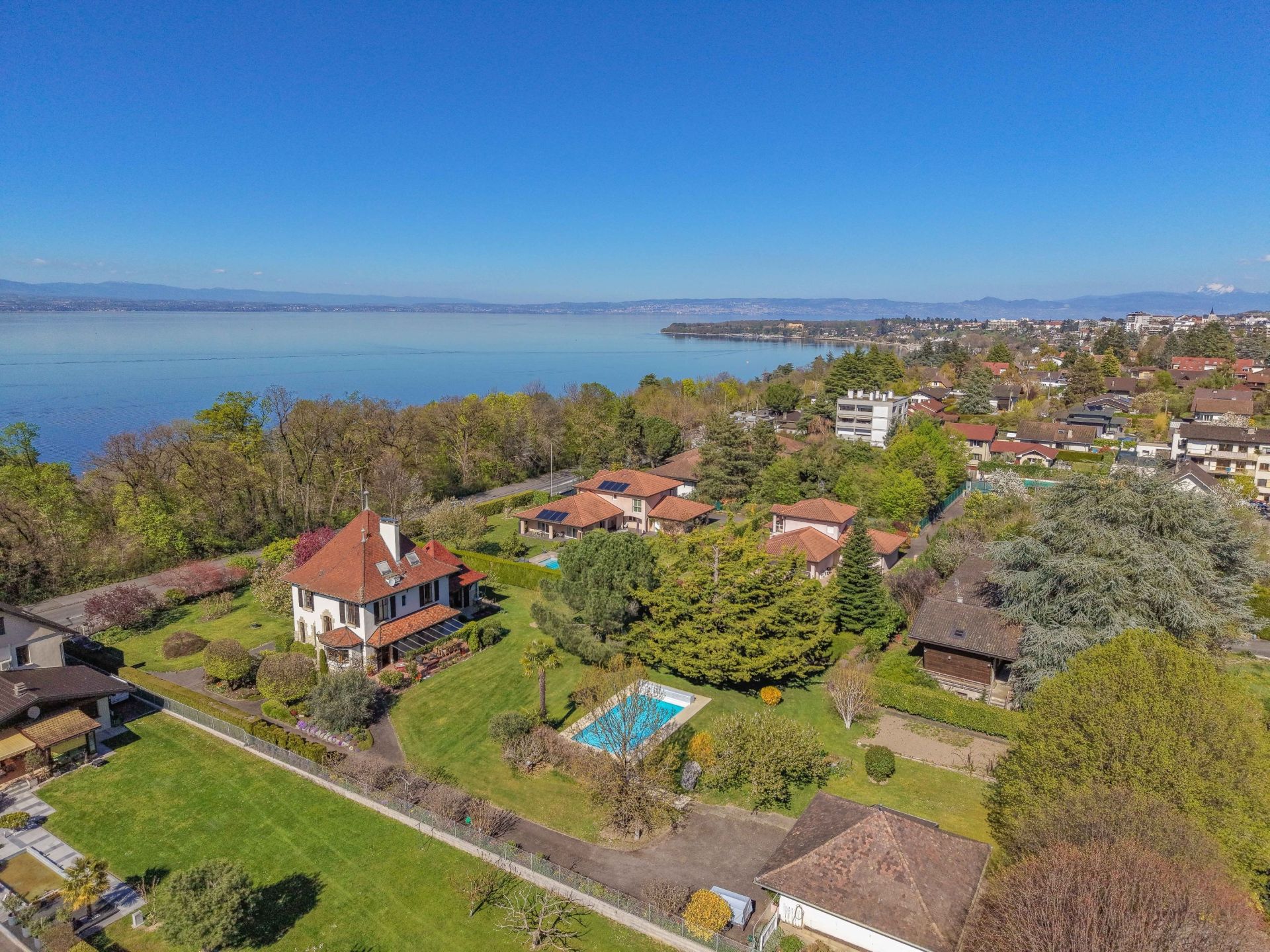 house 9 Rooms for sale on THONON LES BAINS (74200)