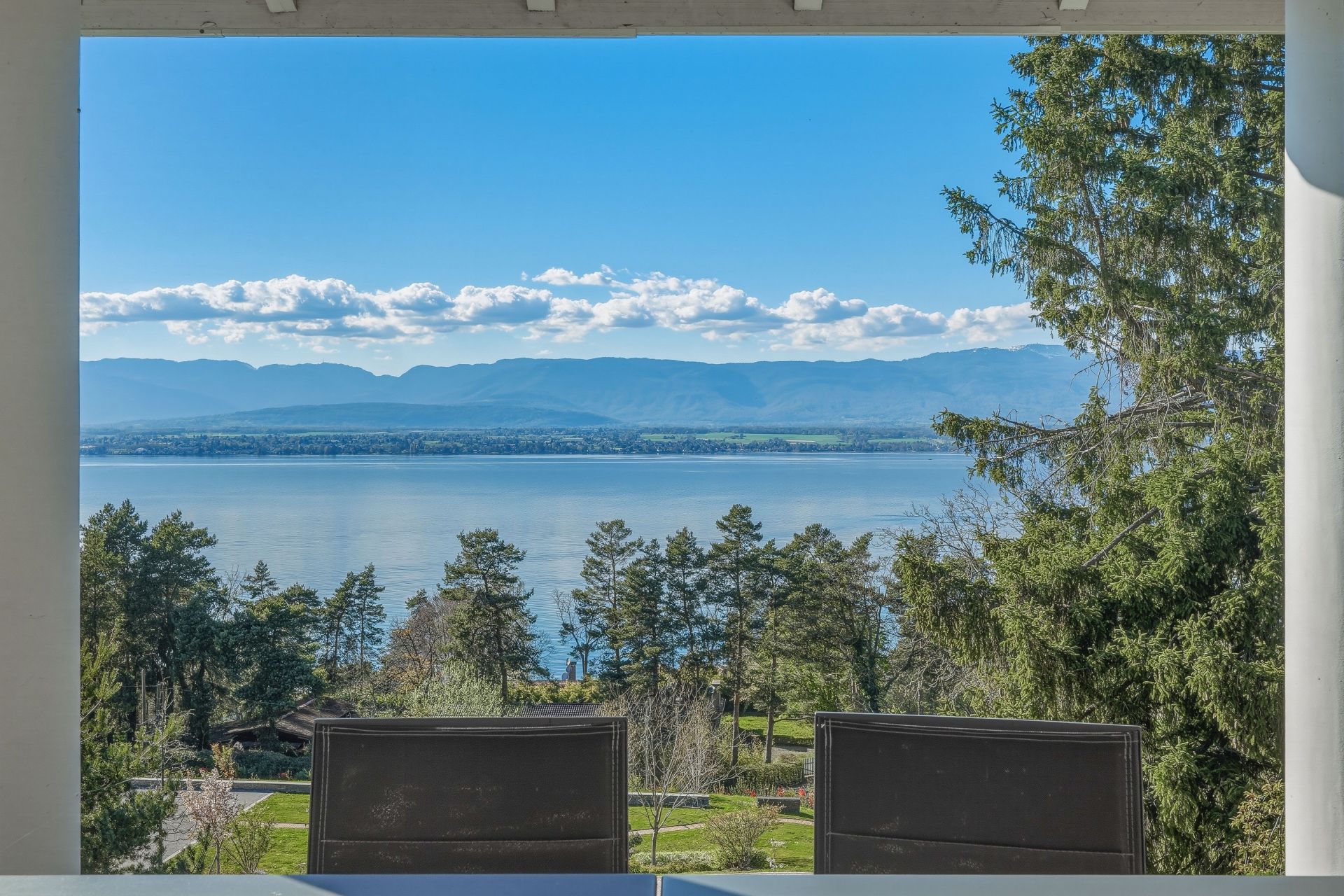 villa 8 Rooms for sale on CHENS SUR LEMAN (74140)