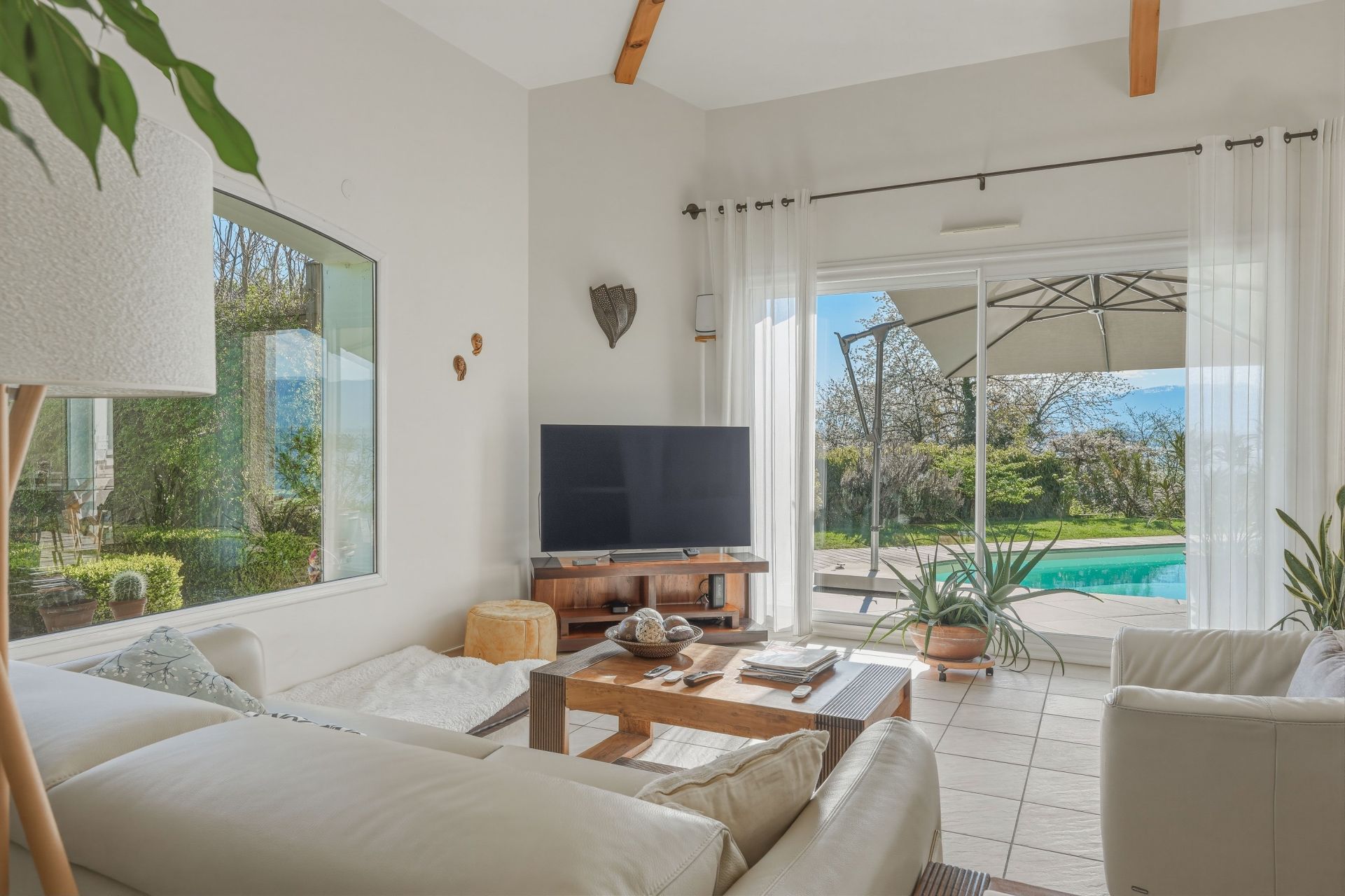 villa 8 Rooms for sale on CHENS SUR LEMAN (74140)