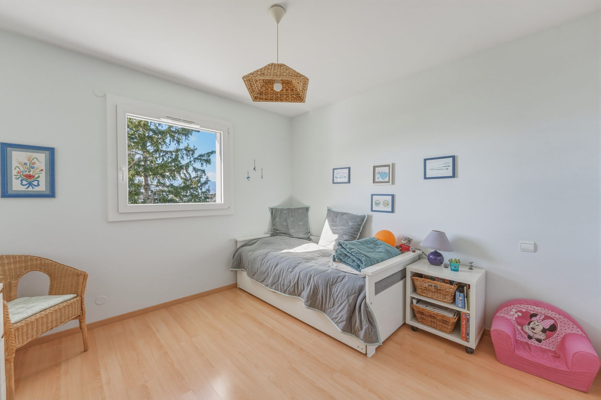 villa 8 Rooms for sale on CHENS SUR LEMAN (74140)