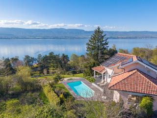 villa 8 Rooms for sale on CHENS SUR LEMAN (74140)