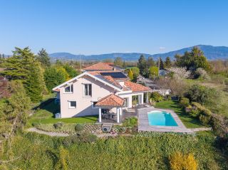 villa 8 Rooms for sale on CHENS SUR LEMAN (74140)