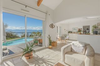 villa 8 Rooms for sale on CHENS SUR LEMAN (74140)