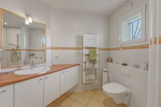 villa 8 Rooms for sale on CHENS SUR LEMAN (74140)