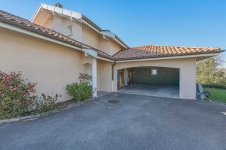 villa 8 Rooms for sale on CHENS SUR LEMAN (74140)