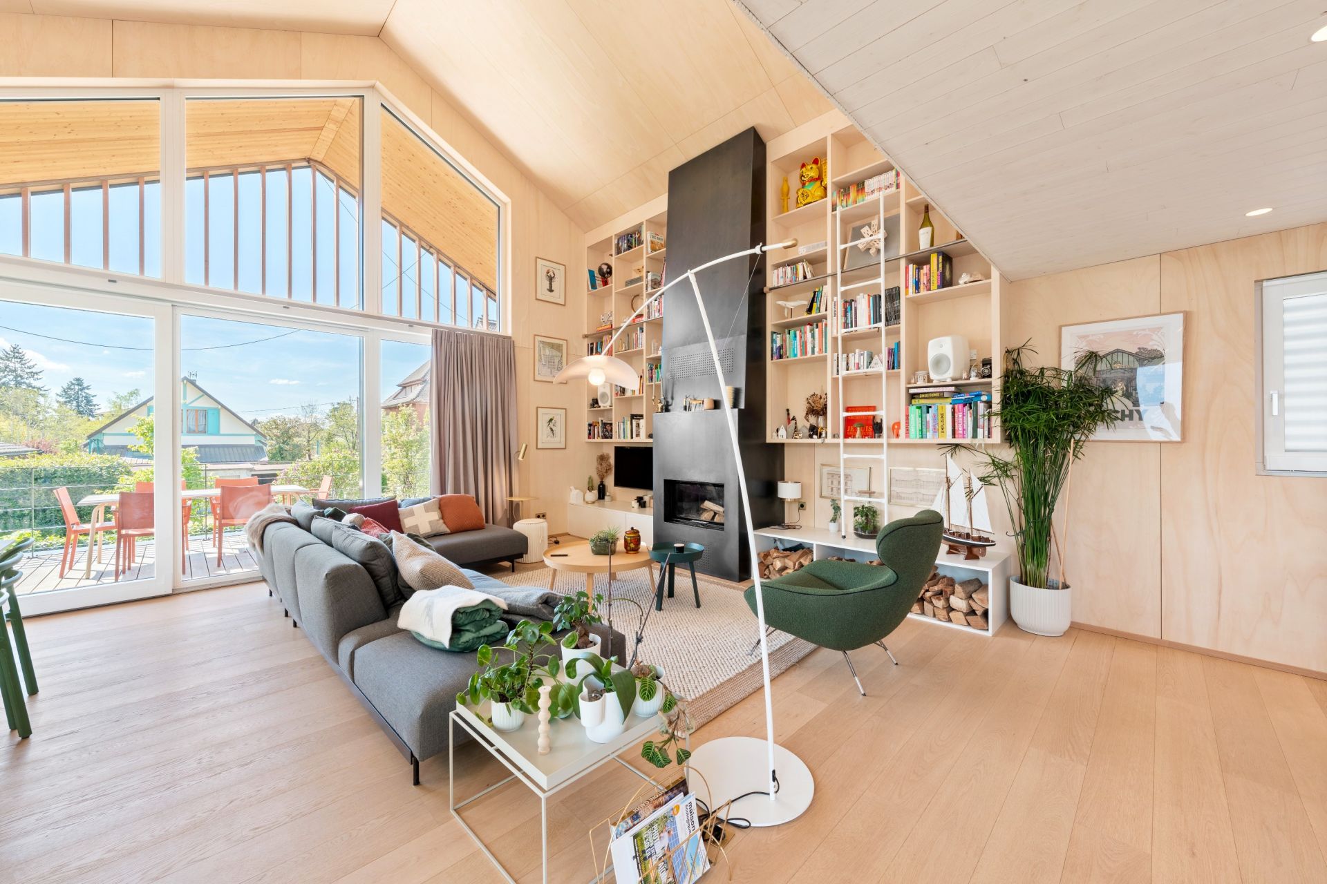 house 9 Rooms for sale on THONON LES BAINS (74200)