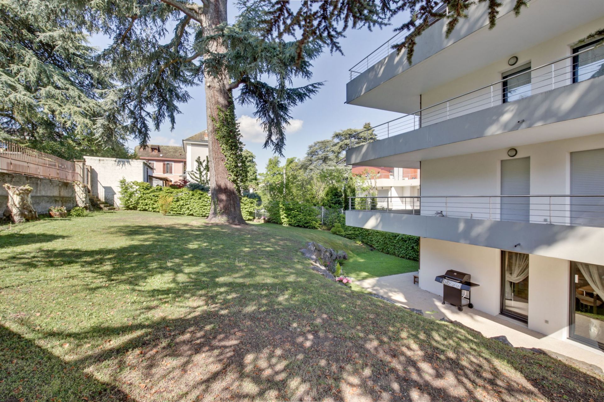 apartment 4 Rooms for sale on EVIAN LES BAINS (74500)