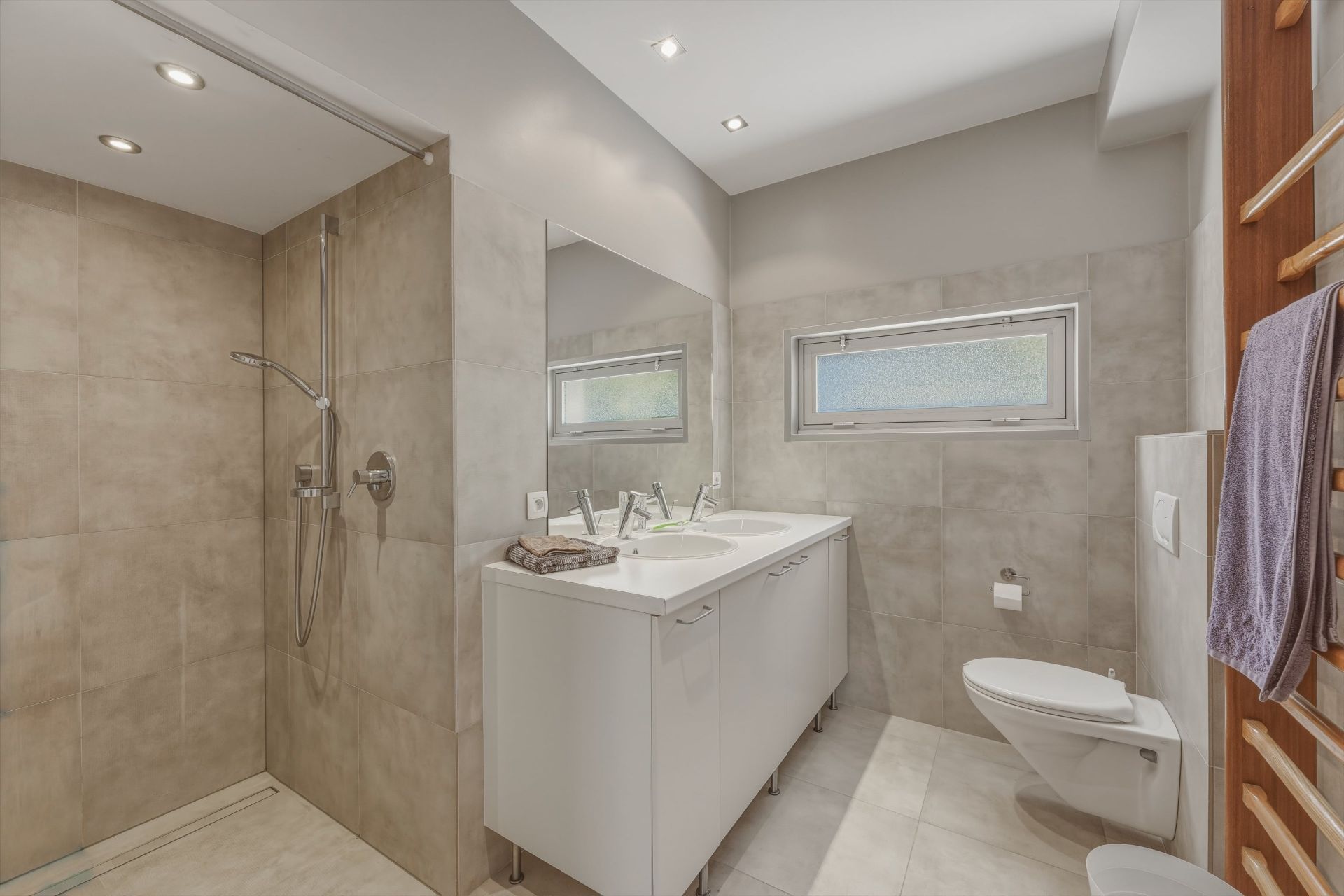 house 7 Rooms for sale on THONON LES BAINS (74200)