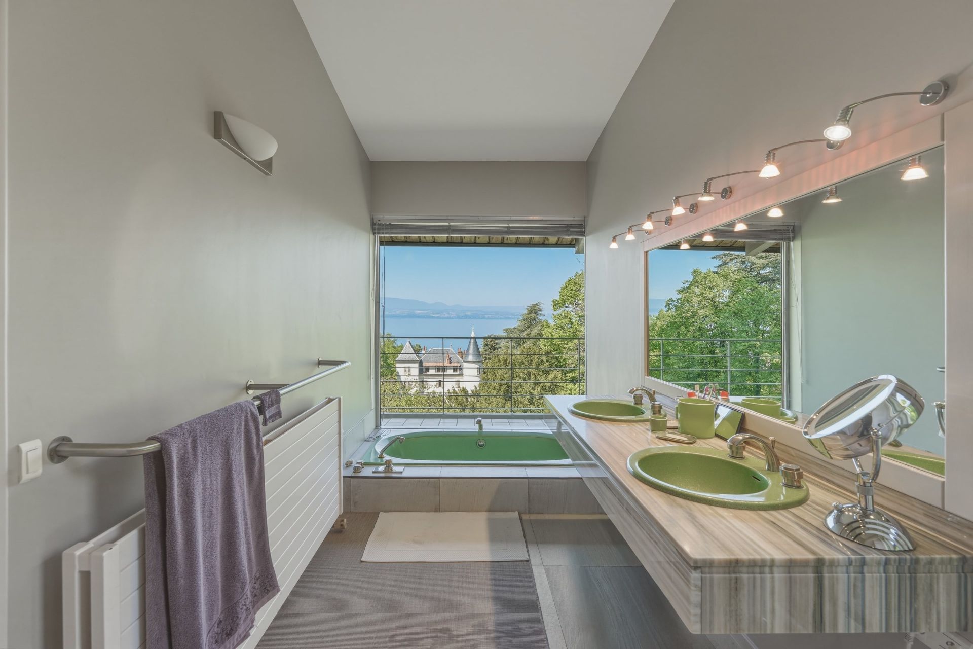 house 7 Rooms for sale on THONON LES BAINS (74200)