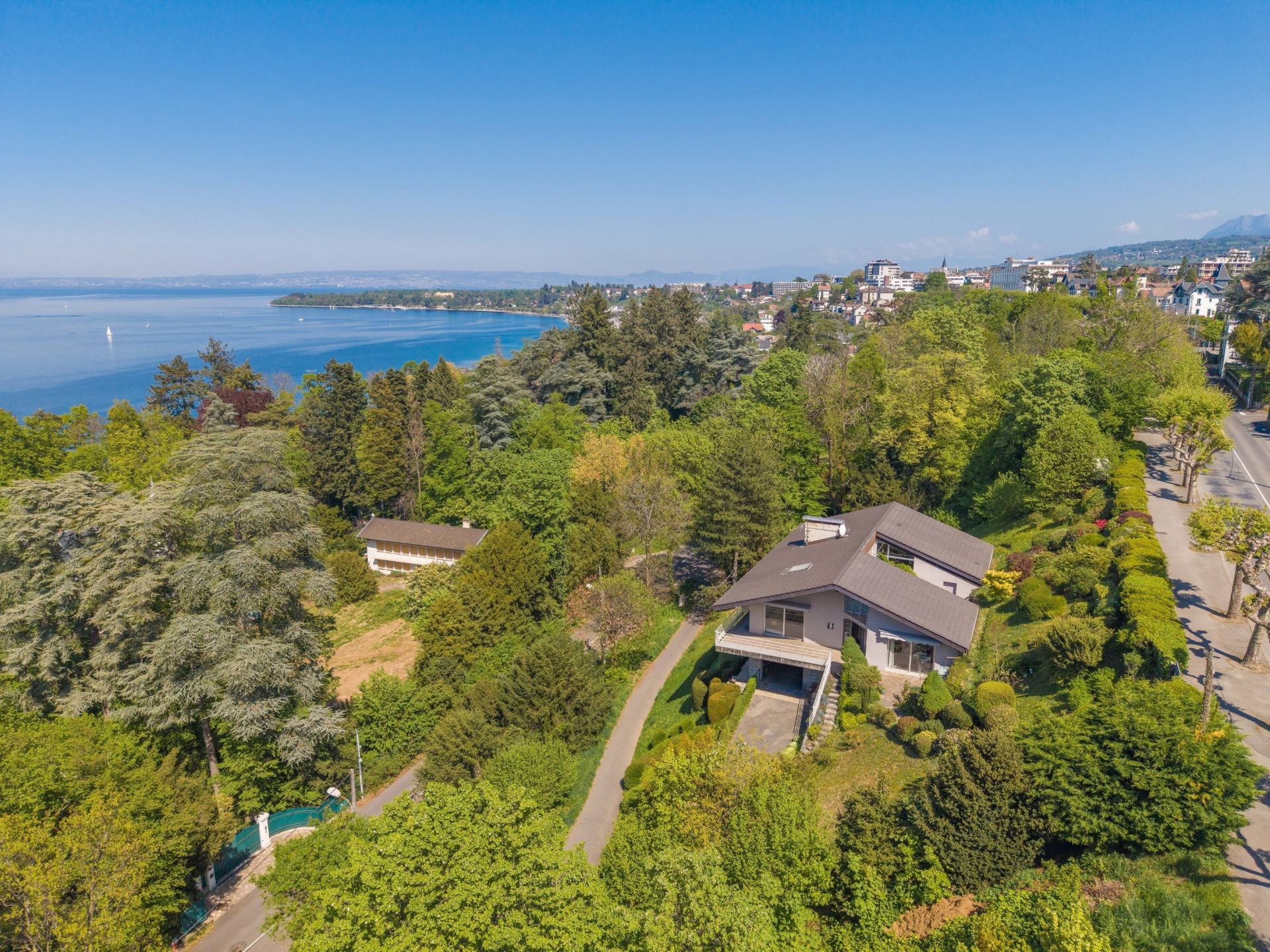 house 7 Rooms for sale on THONON LES BAINS (74200)