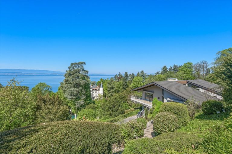 house 7 Rooms for sale on THONON LES BAINS (74200)