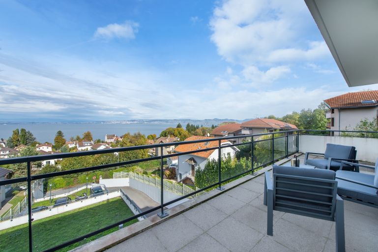 apartment 4 Rooms for sale on EVIAN LES BAINS (74500)