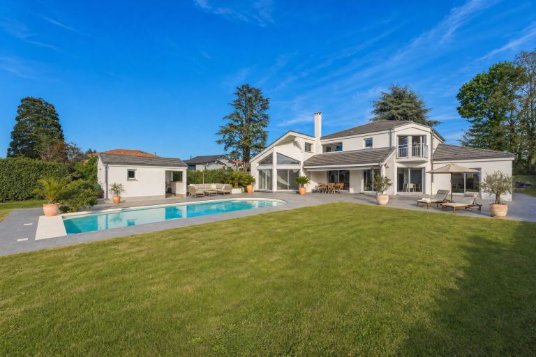 maison d'architecte 8 Pièces en vente sur NERNIER (74140)