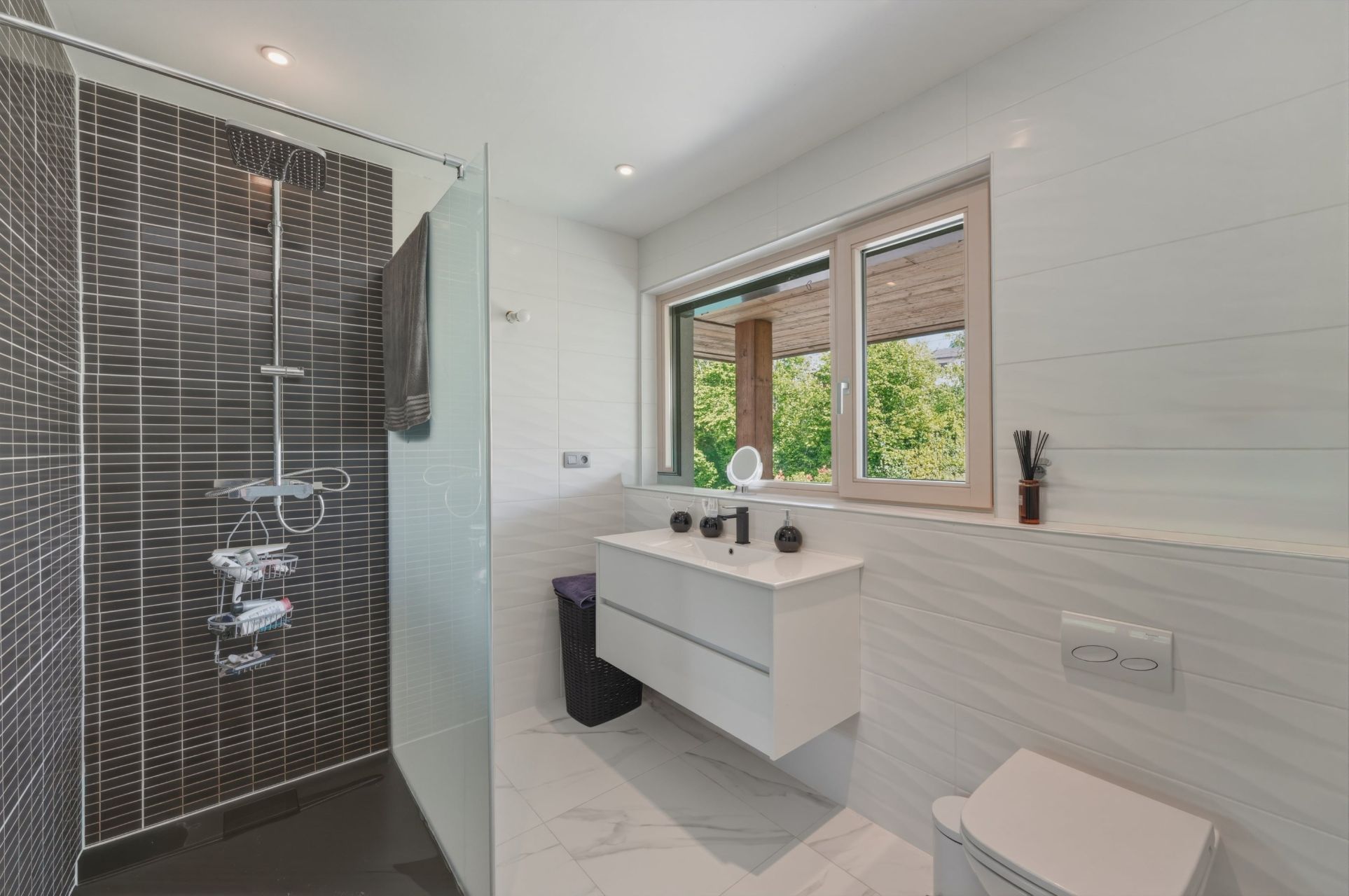 house 5 Rooms for sale on MARIN (74200)