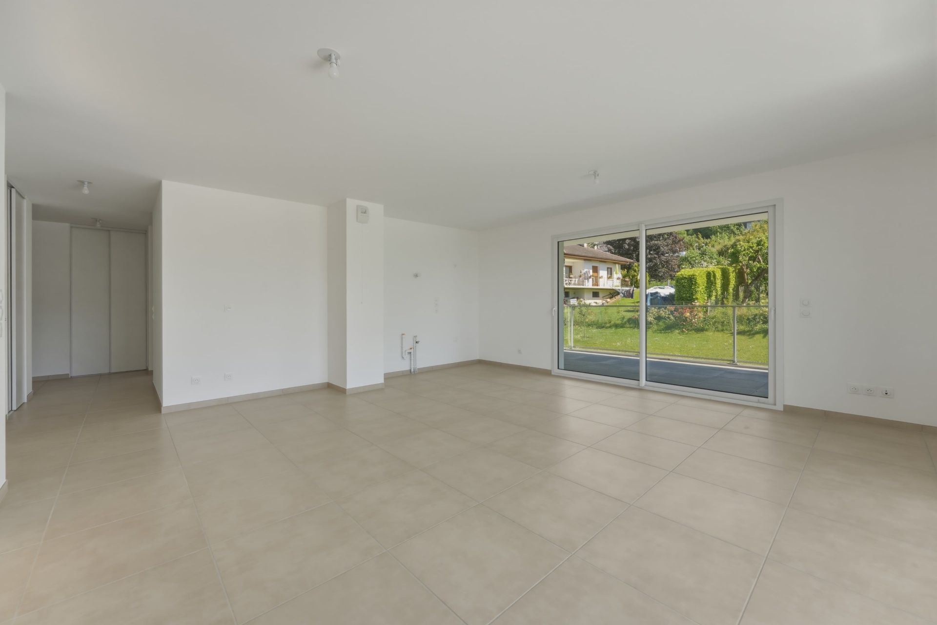 apartment 4 Rooms for sale on EVIAN LES BAINS (74500)