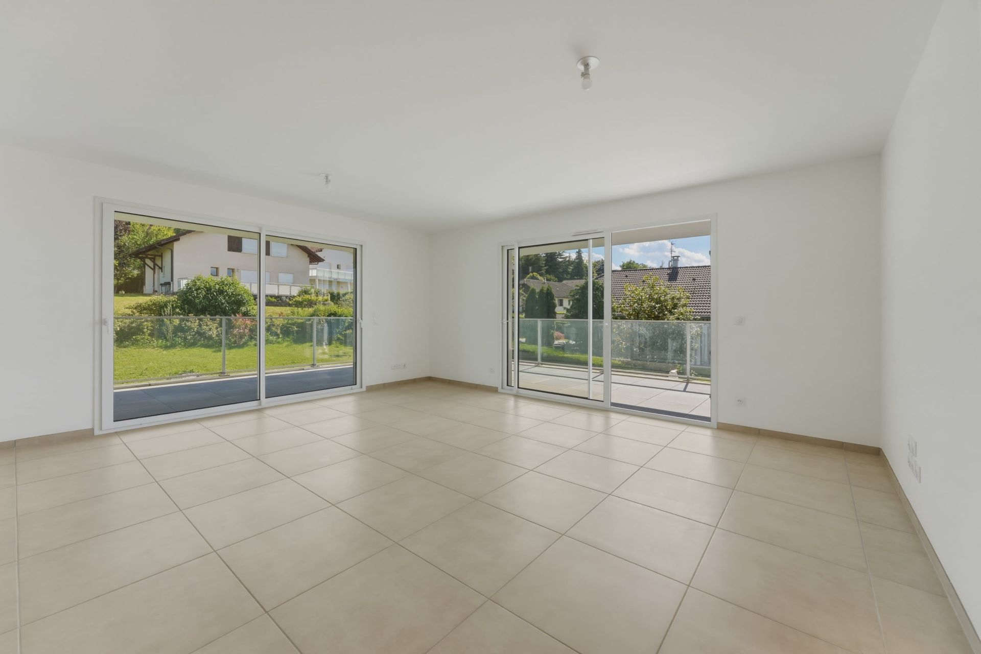 apartment 4 Rooms for sale on EVIAN LES BAINS (74500)