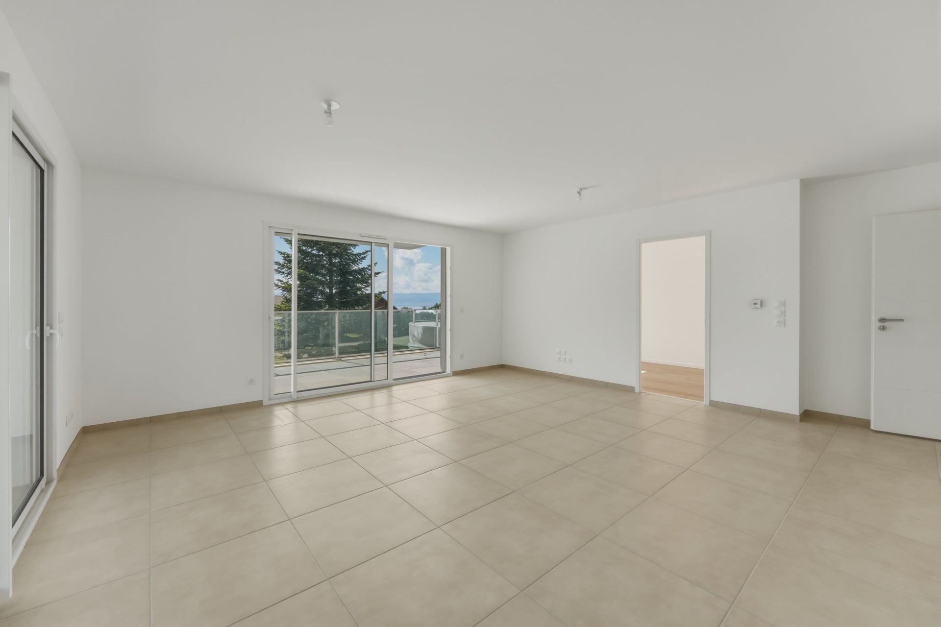 apartment 4 Rooms for sale on EVIAN LES BAINS (74500)