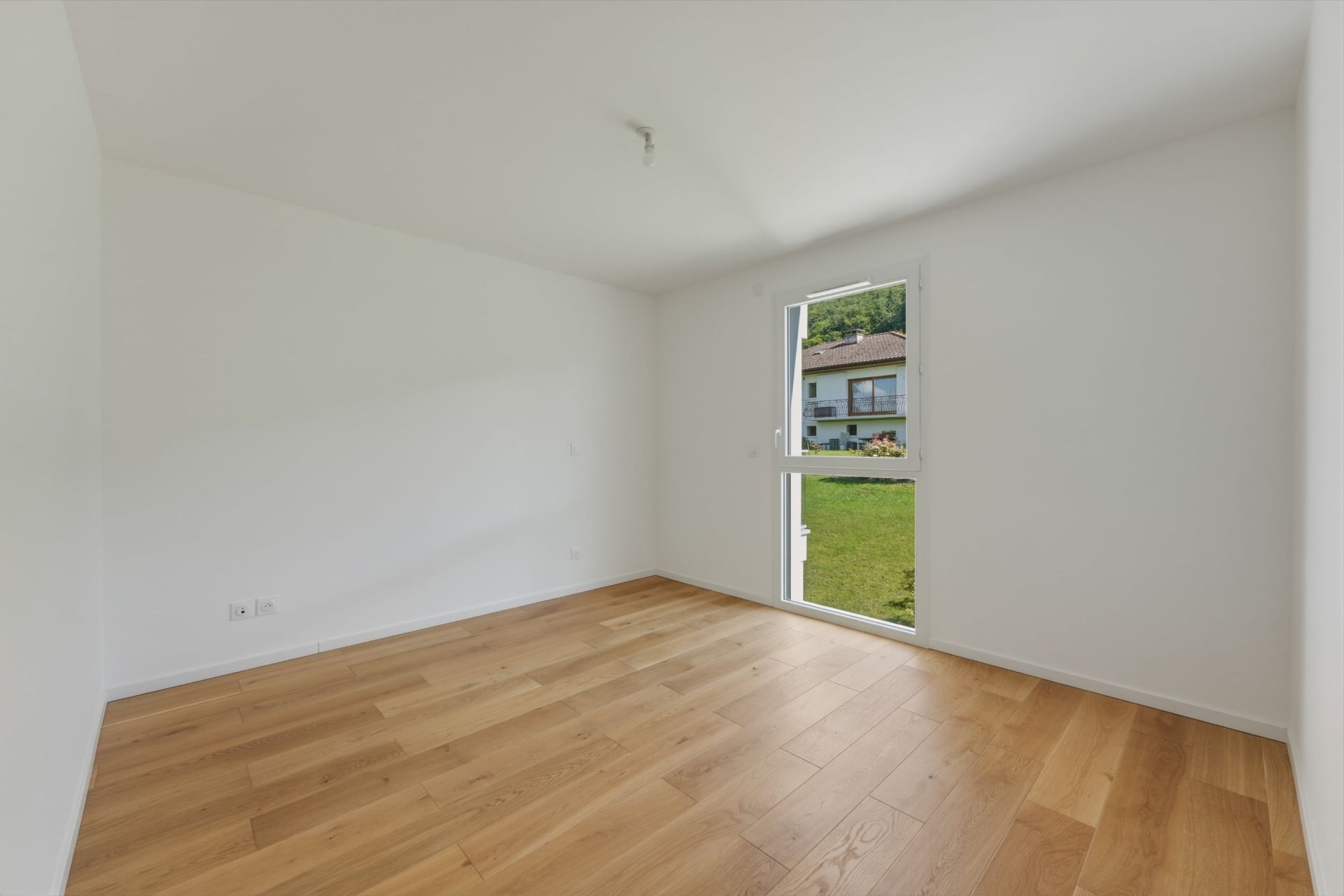apartment 4 Rooms for sale on EVIAN LES BAINS (74500)