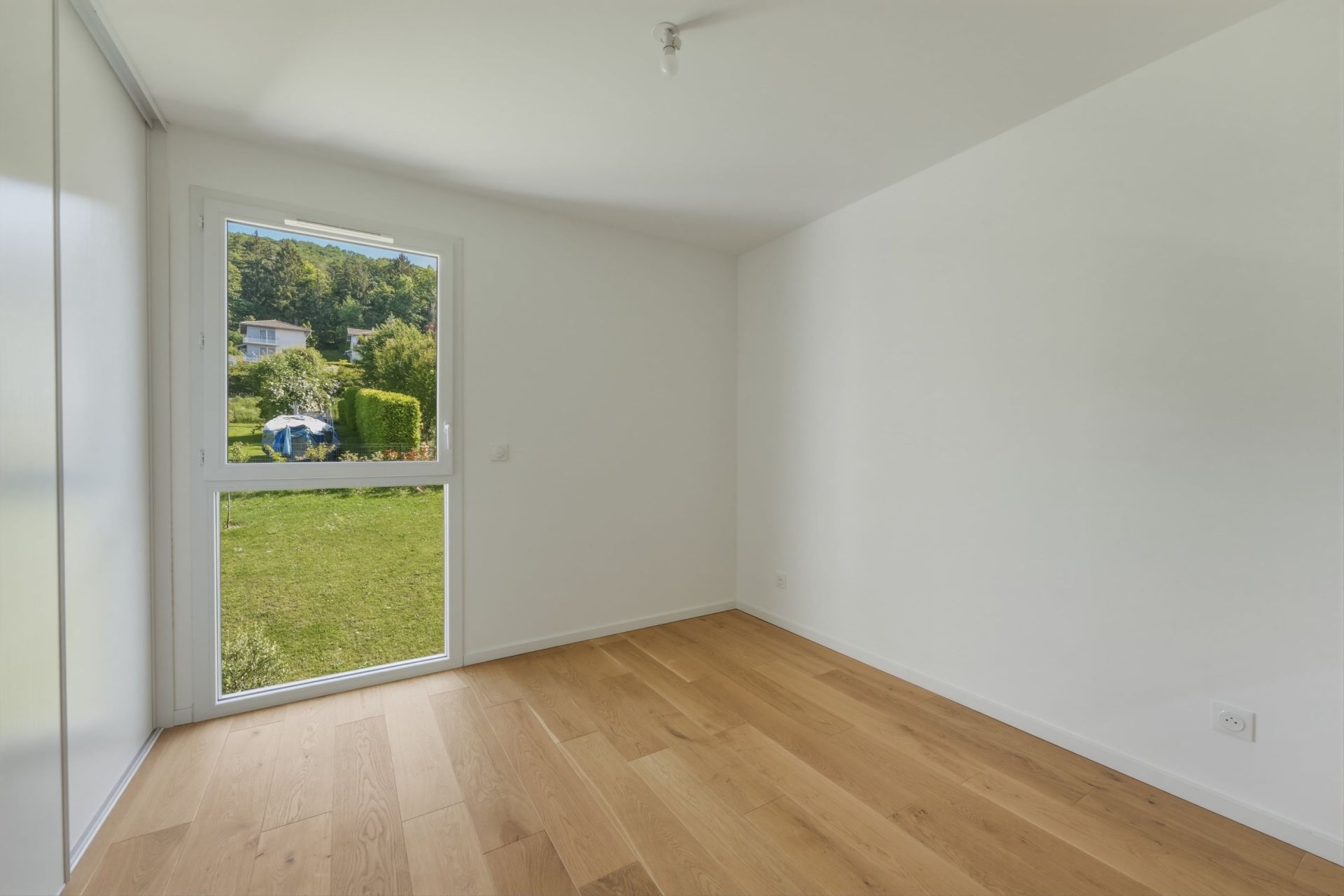 apartment 4 Rooms for sale on EVIAN LES BAINS (74500)