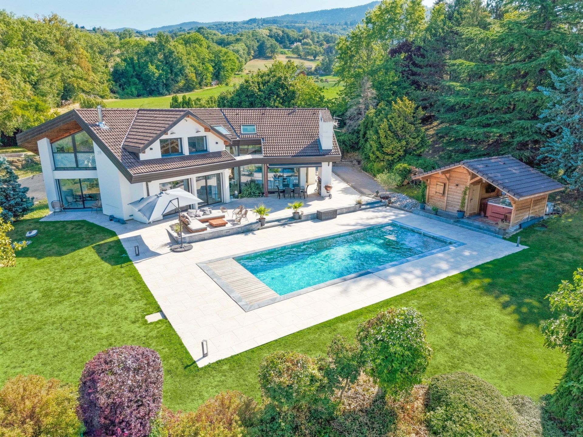 contemporary house 7 Rooms for sale on CRANVES SALES (74380)
