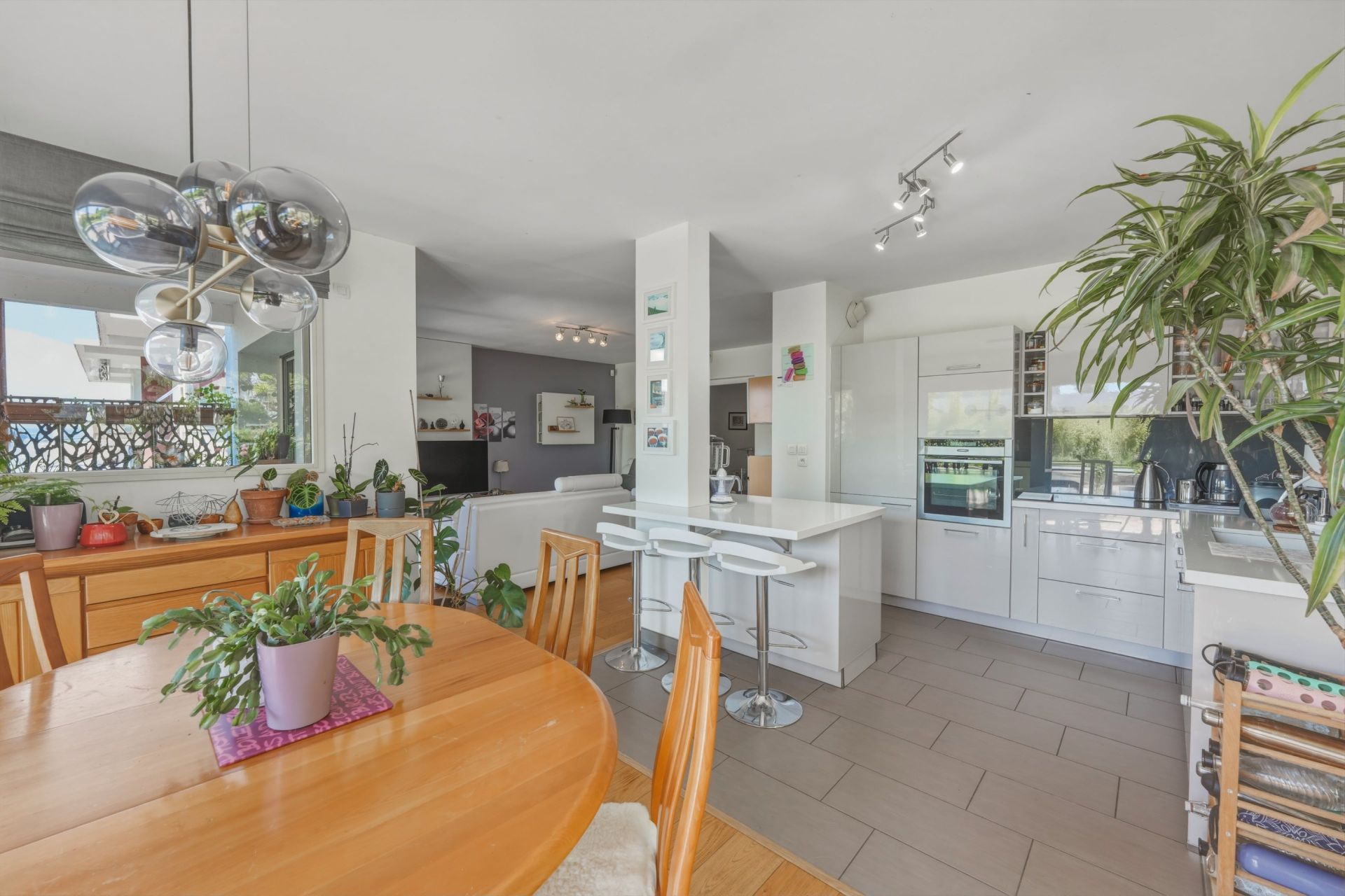 apartment 4 Rooms for sale on EVIAN LES BAINS (74500)