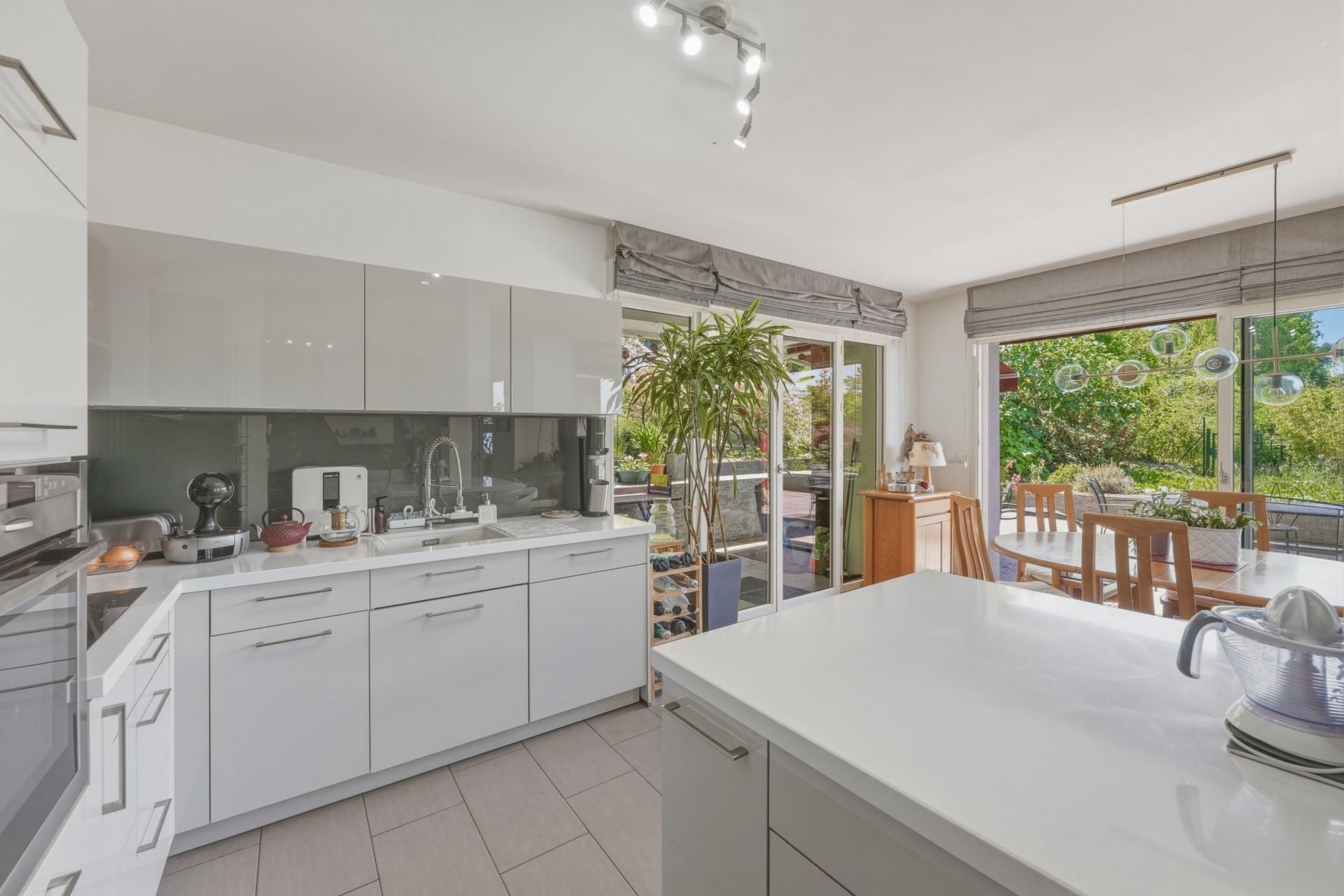 apartment 4 Rooms for sale on EVIAN LES BAINS (74500)