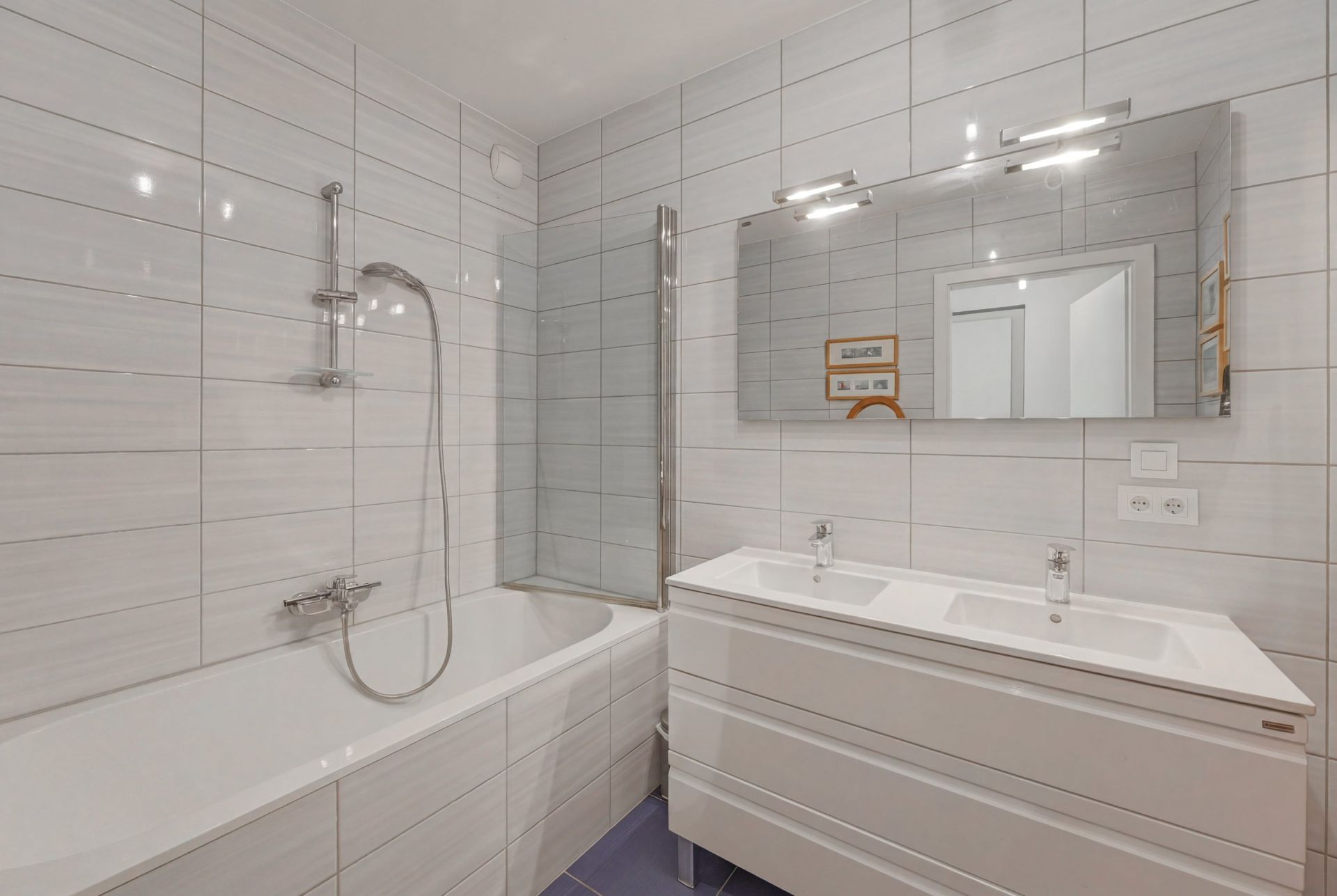 apartment 4 Rooms for sale on EVIAN LES BAINS (74500)