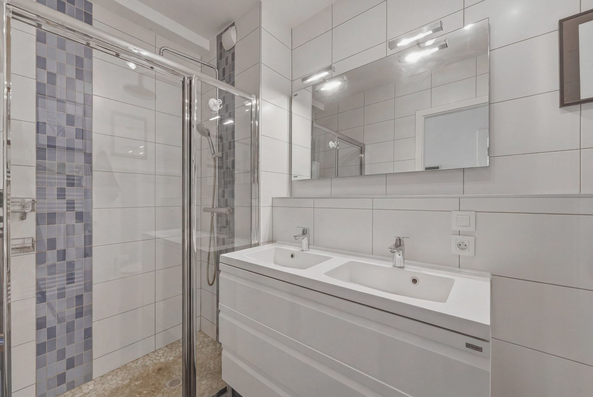 apartment 4 Rooms for sale on EVIAN LES BAINS (74500)