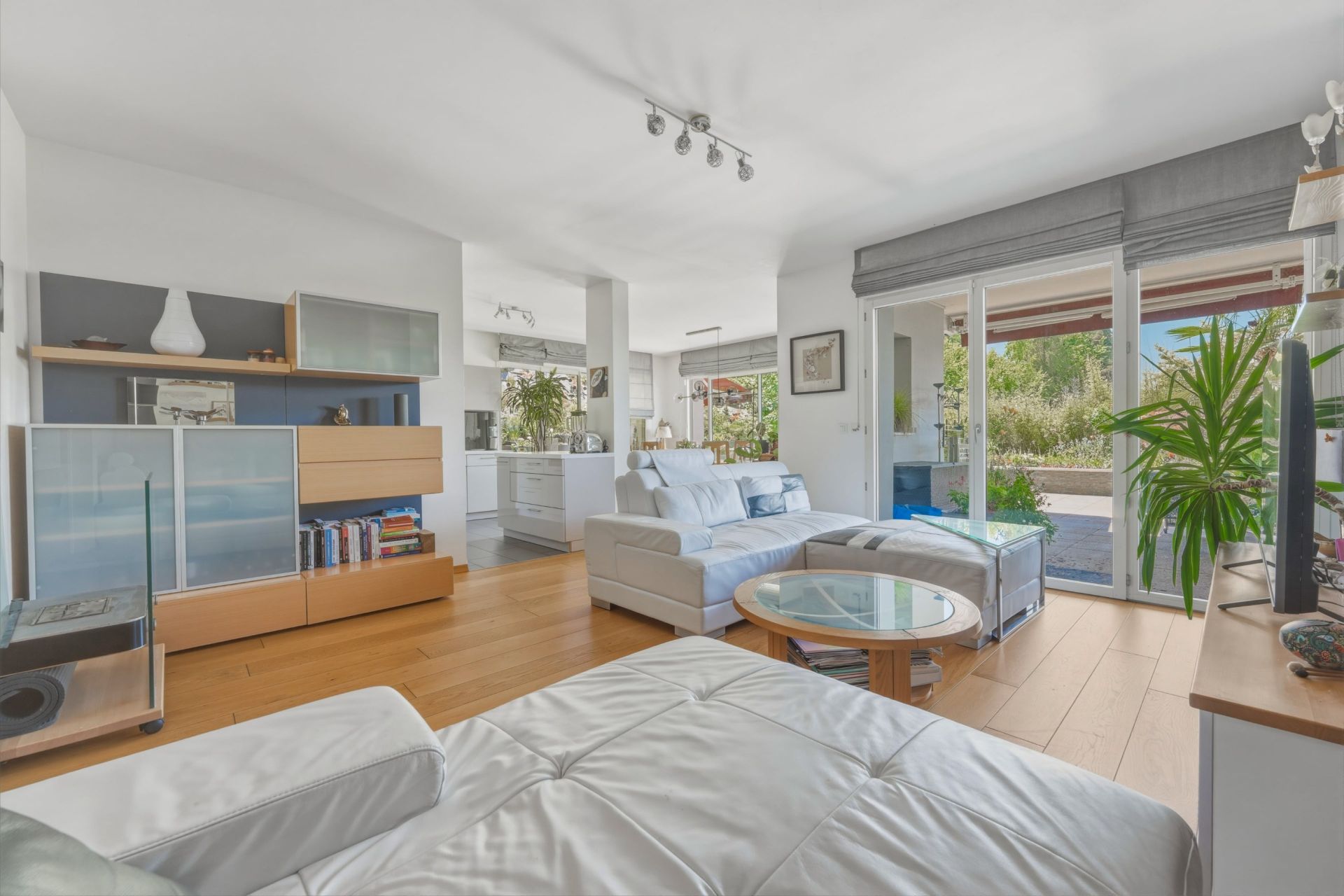 apartment 4 Rooms for sale on EVIAN LES BAINS (74500)
