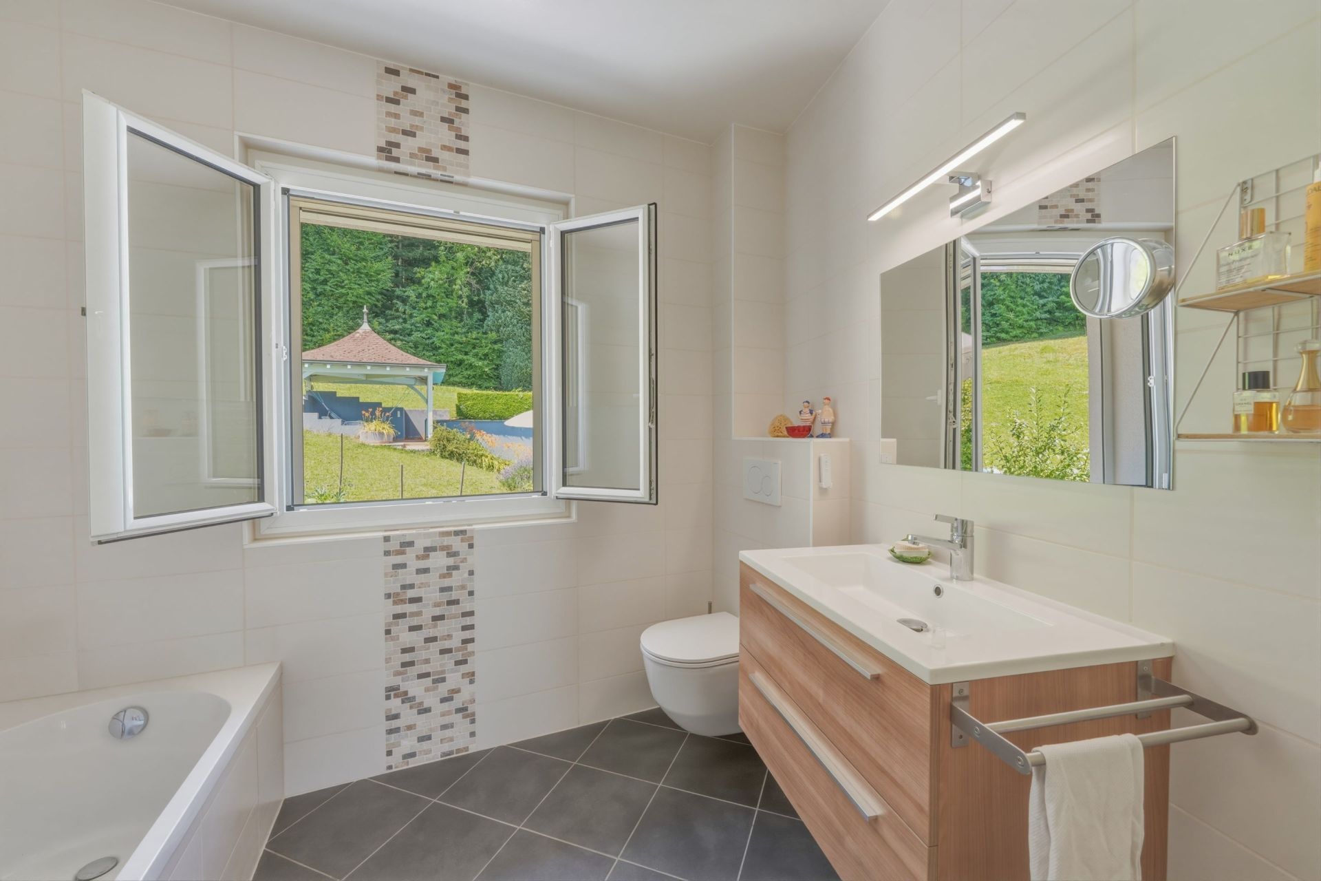 maison contemporaine 6 Pièces en vente sur REIGNIER ESERY (74930)