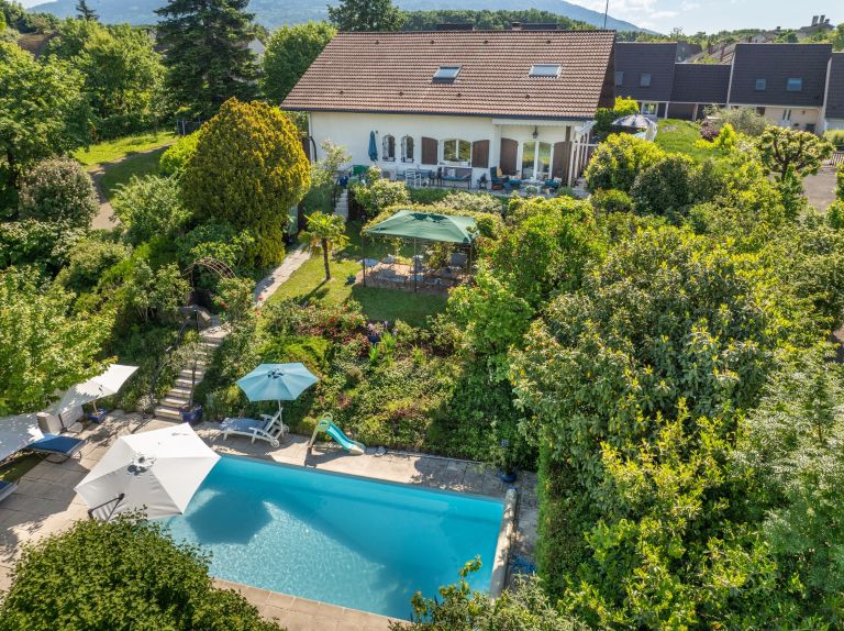 house 6 Rooms for sale on VILLE LA GRAND (74100)