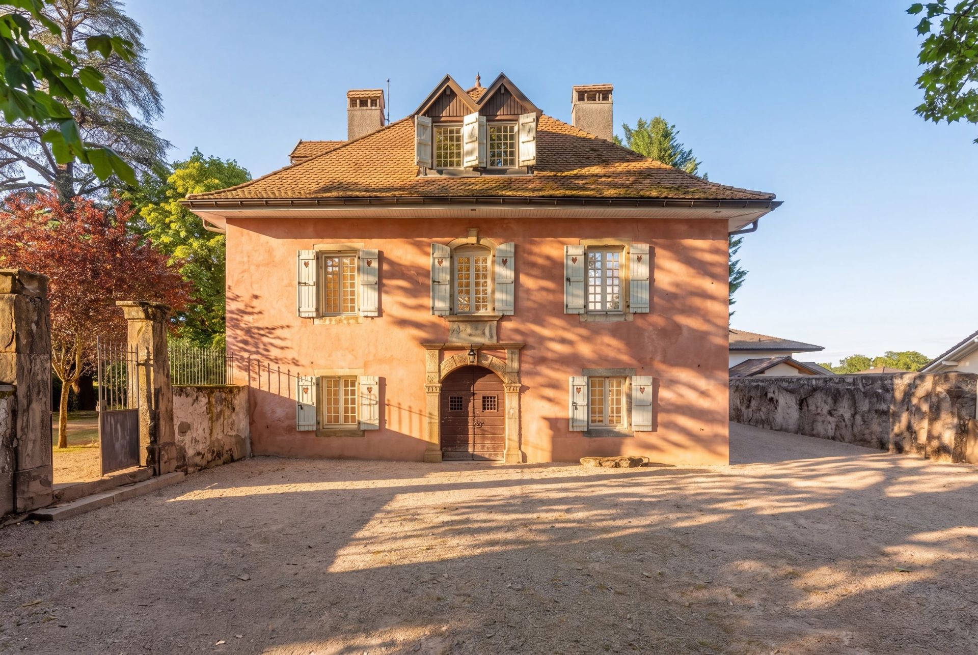 house 10 Rooms for sale on ALLINGES (74200)
