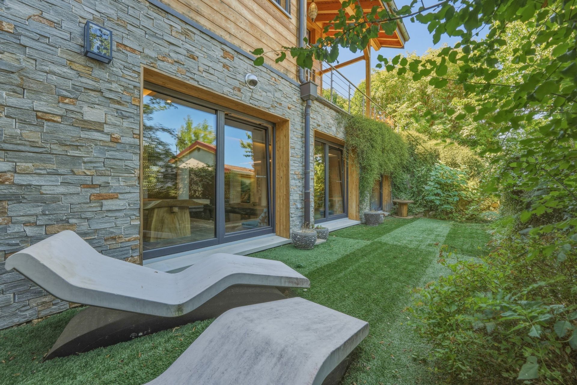 contemporary house 6 Rooms for sale on ST CERGUES (74140)