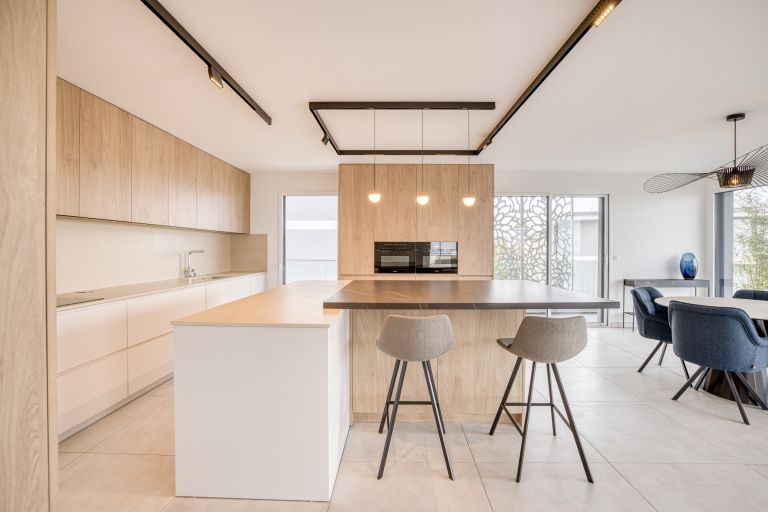 apartment 5 Rooms for sale on EVIAN LES BAINS (74500)