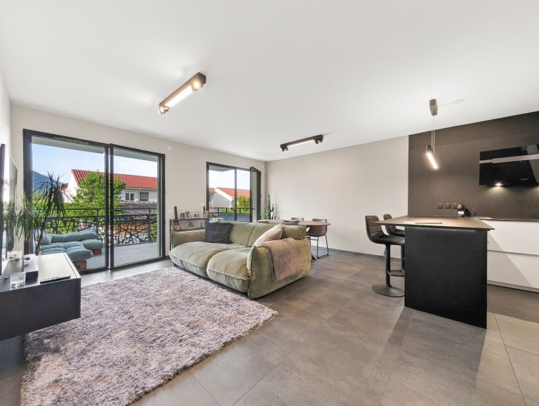 apartment 3 Rooms for sale on BEAUMONT (74160)