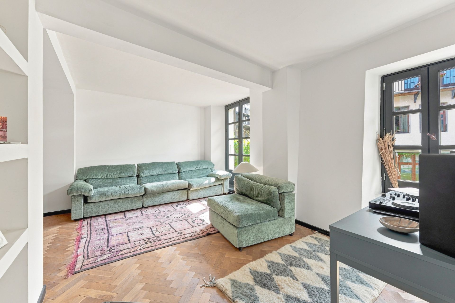  8 Rooms for sale on NERNIER (74140)