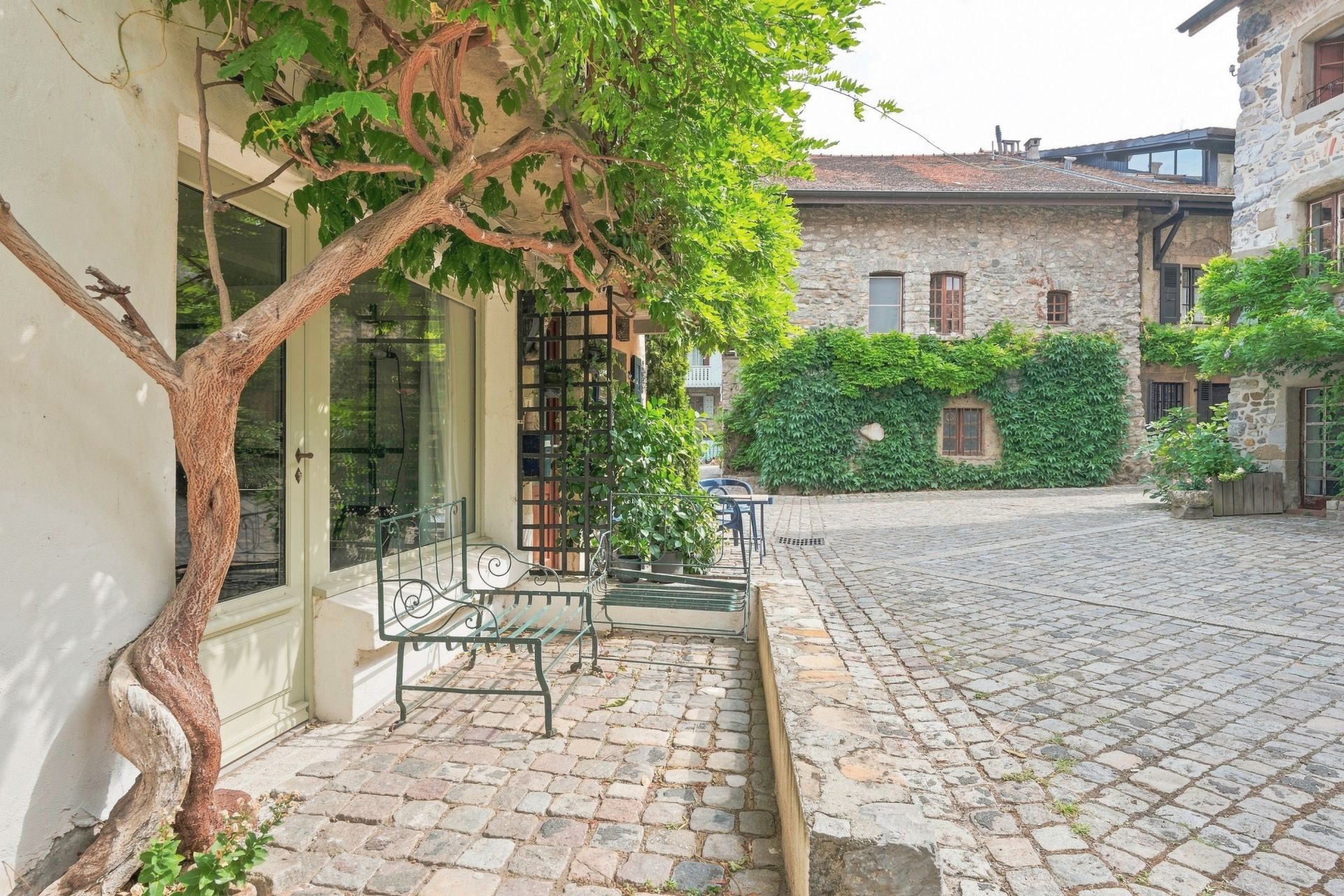  8 Rooms for sale on NERNIER (74140)
