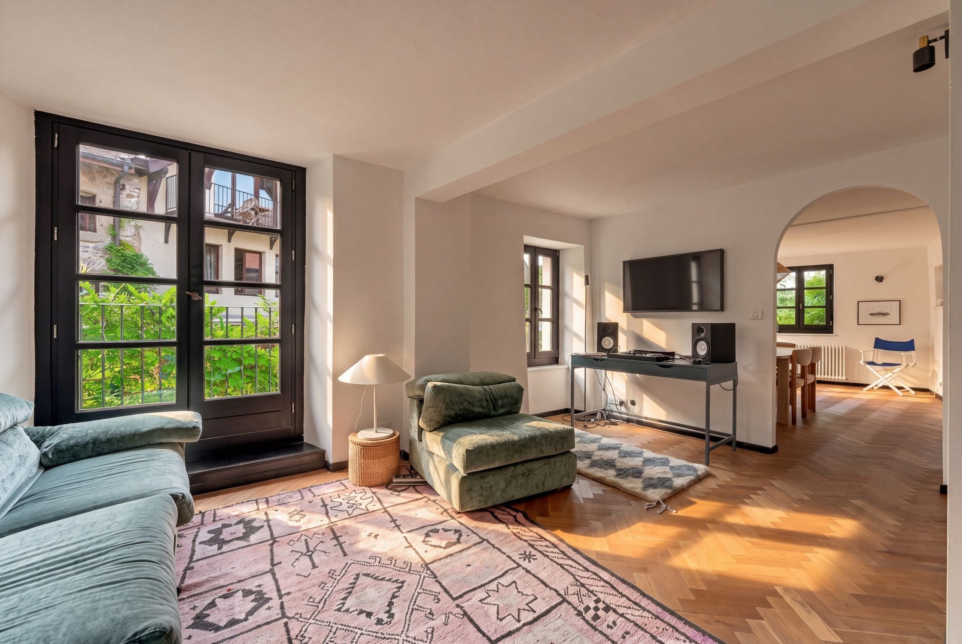  8 Rooms for sale on NERNIER (74140)