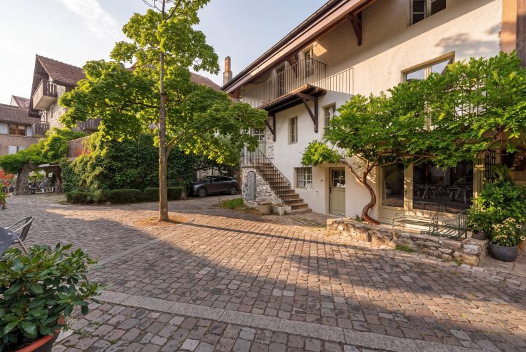  8 Rooms for sale on NERNIER (74140)