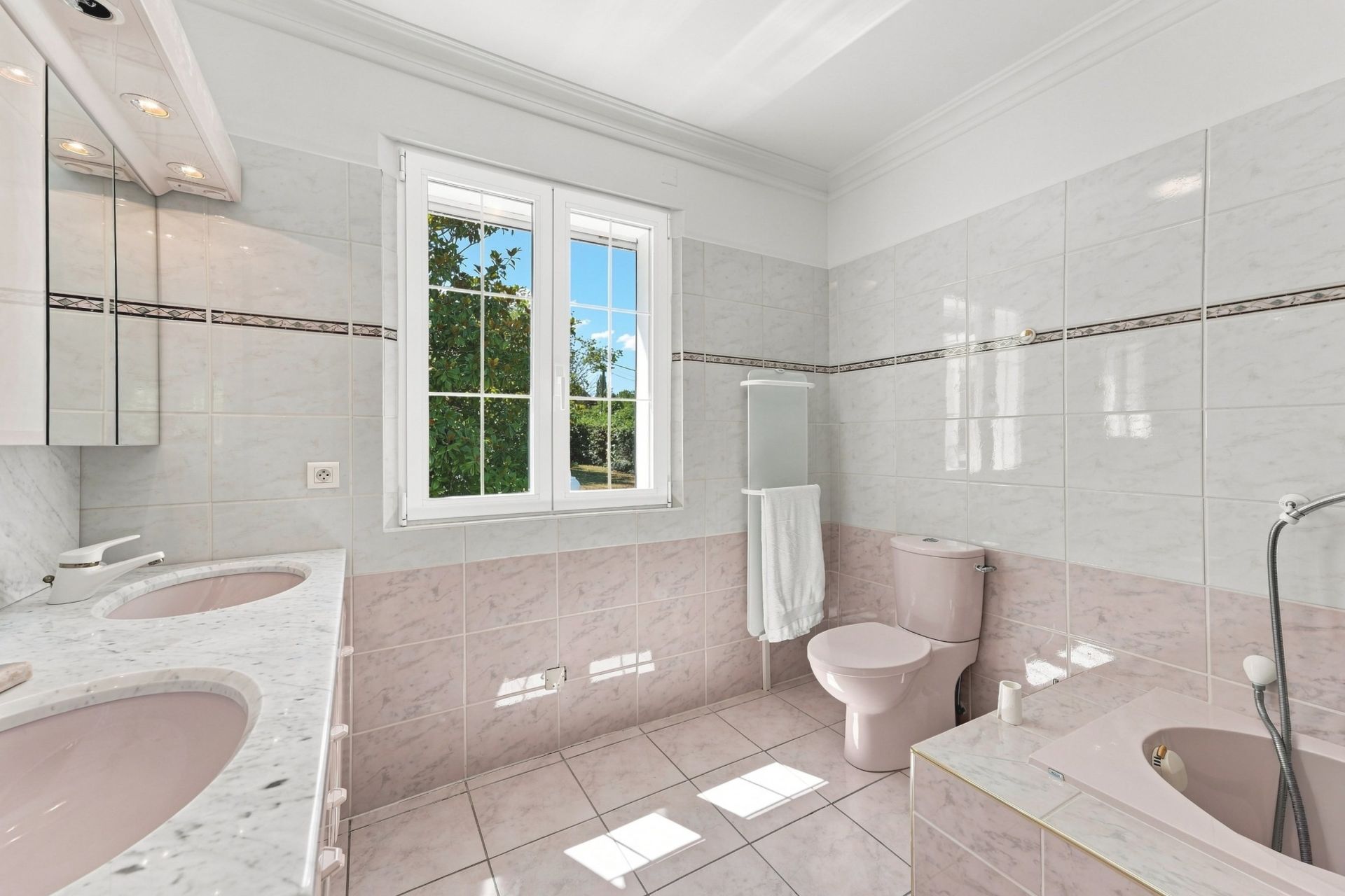 house 6 Rooms for sale on ANTHY SUR LEMAN (74200)