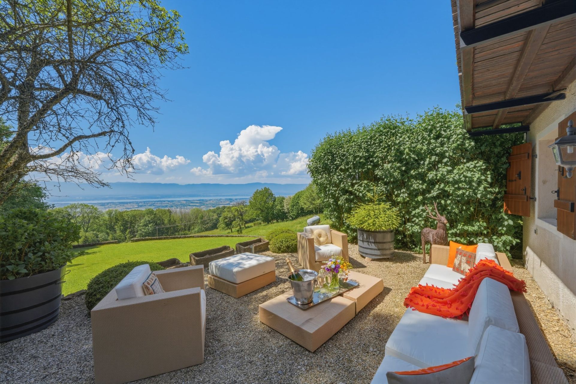 house 9 Rooms for sale on CRANVES SALES (74380)