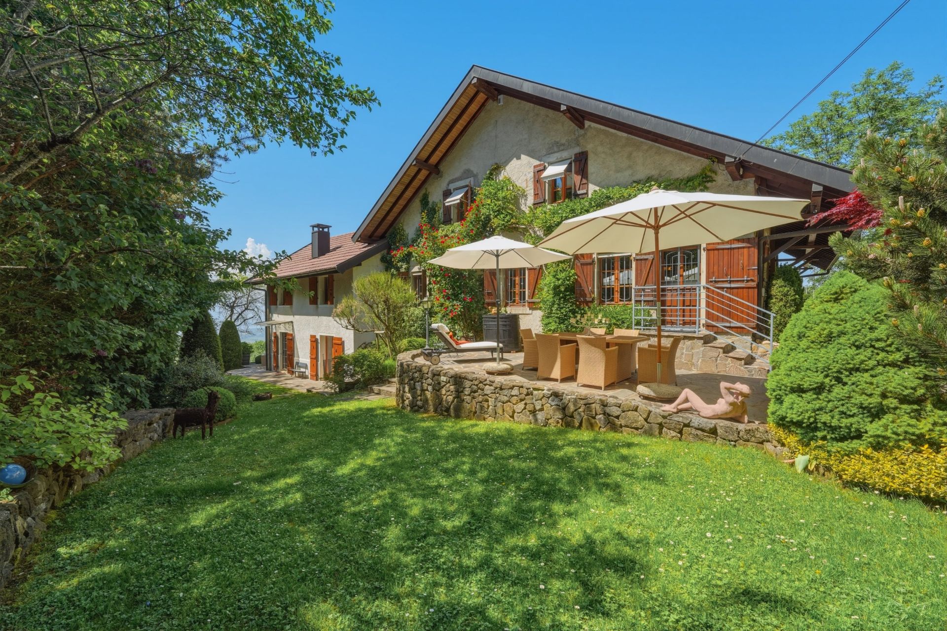 house 9 Rooms for sale on CRANVES SALES (74380)