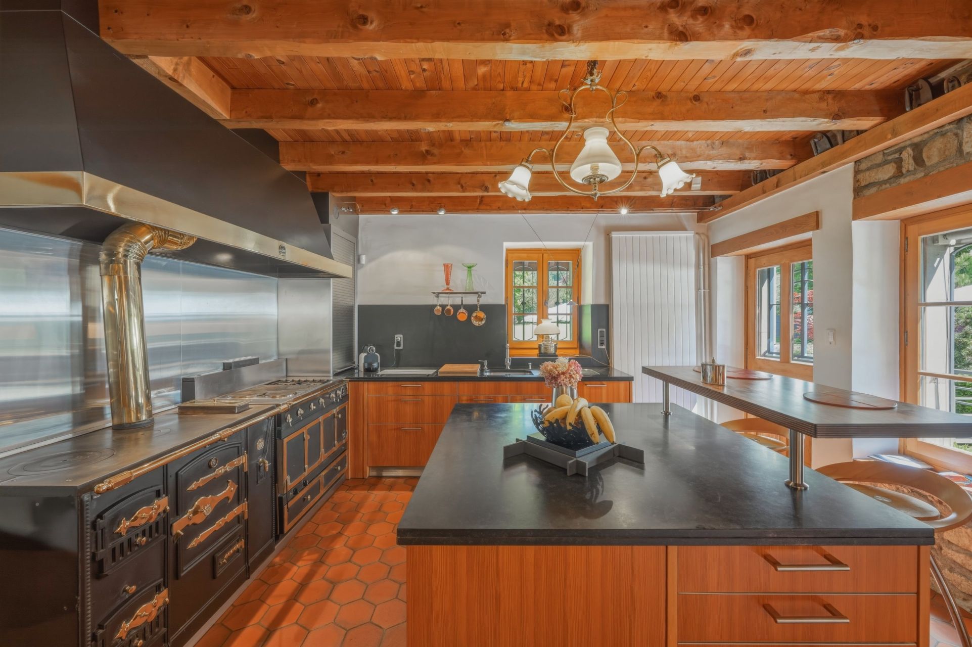 house 9 Rooms for sale on CRANVES SALES (74380)