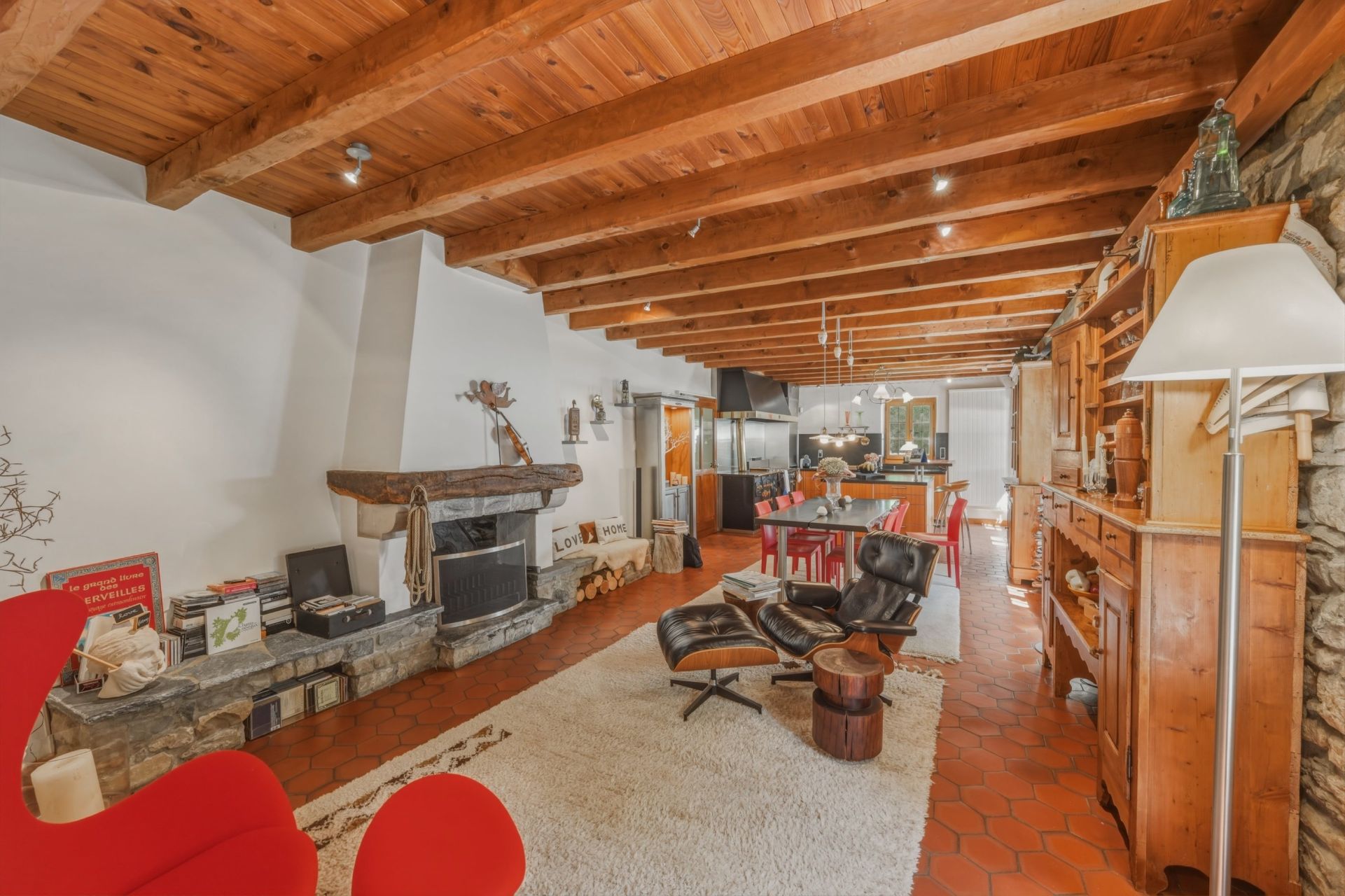 house 9 Rooms for sale on CRANVES SALES (74380)
